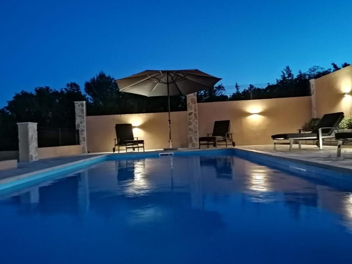 Villa Mir Pridraga Екстер'єр фото